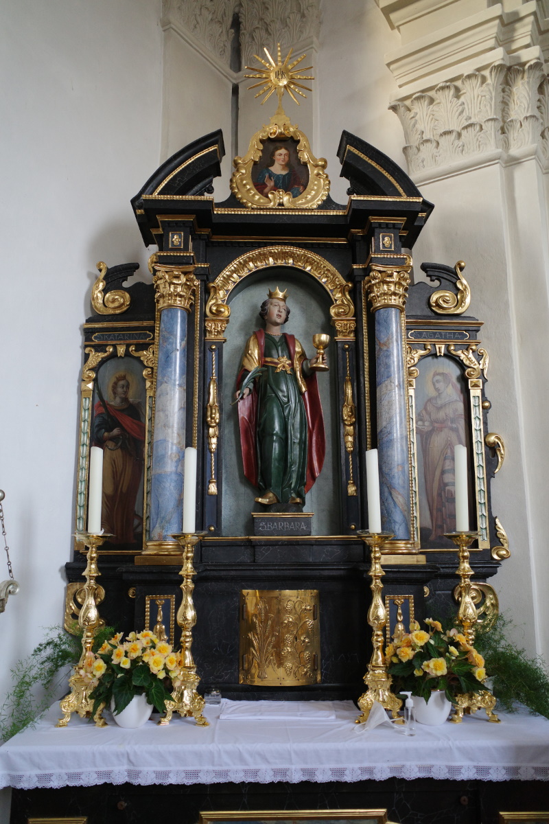 08-kirche-appertshofen-altar-links-mi.jpg