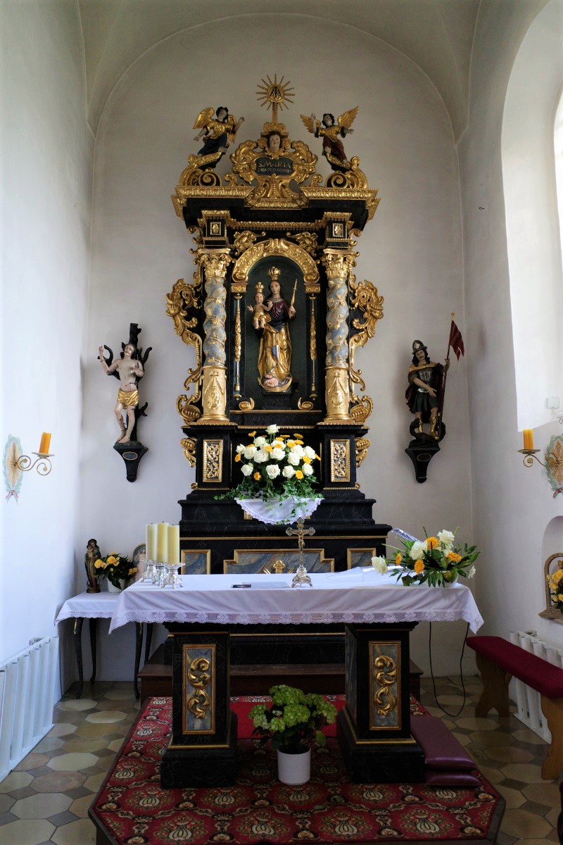 08-kirche-appertshofen-altar-mitte-mi.jpg